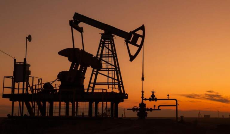 Brent petrolün varil fiyatı 100 doları aştı