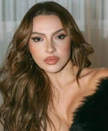 Hadise’den Didim konserinde unutulmaz jest: Minik hayranına 200 Bin TL’lik hediye!