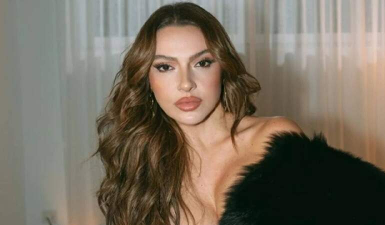 Hadise’den Didim konserinde unutulmaz jest: Minik hayranına 200 Bin TL’lik hediye!