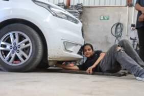 Sanayinin prensesi 7 yıldır arabalarla iç içe! Geleceğin ustaları da onun elinde yetişiyor