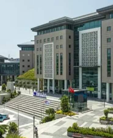 Prof. Dr. Eryarsoy: Mezunlarımıza yapay zekanın, iletişimin ve paranın dilini öğretiyoruz