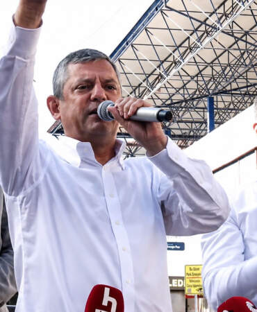 Özgür Özel pazartesi gününü işaret etti: Gözümüz kulağımız Yargıtay’da