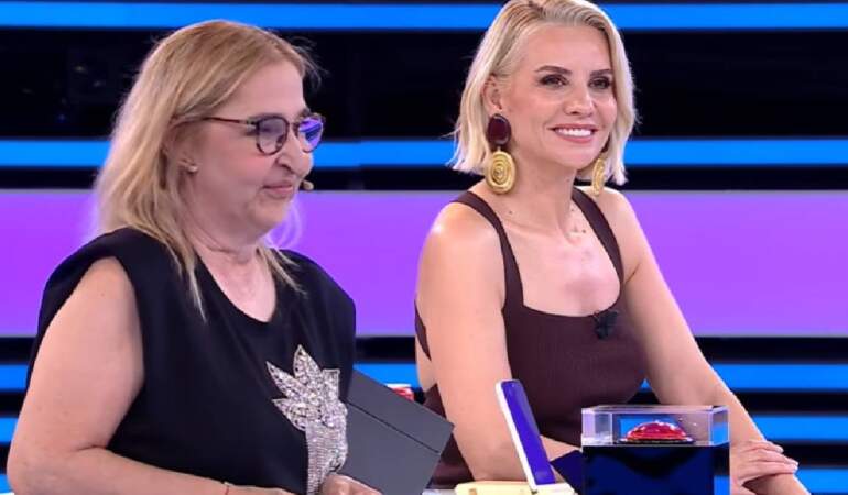 ‘Aza tamah etmeyen çoğu bulamaz’ dedi! Aldığı ödülle herkesi duygulandırdı
