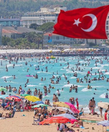 İtalya ve Yunanistan’ı geride bıraktı: Türkiye, turizmde fark attı