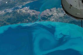 NASA renk değişimini uzaydan görüntüledi: Karadeniz ve Marmara turkuaza büründü