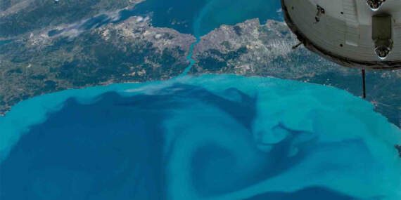 NASA renk değişimini uzaydan görüntüledi: Karadeniz ve Marmara turkuaza büründü