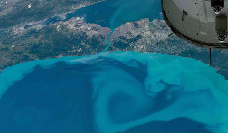 NASA renk değişimini uzaydan görüntüledi: Karadeniz ve Marmara turkuaza büründü
