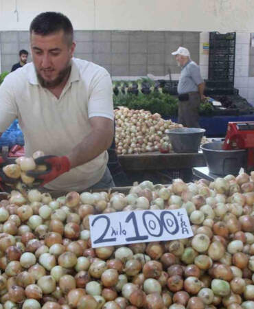 ‘Soğan altın oldu’: Fiyatı bir yılda 10 kat yükseldi