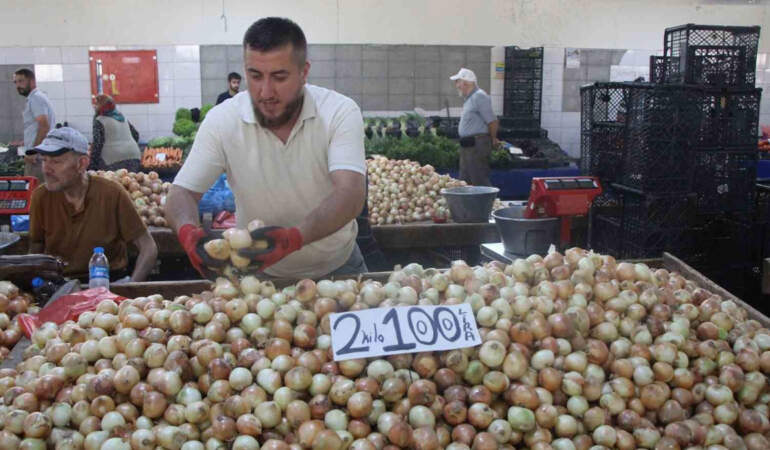 ‘Soğan altın oldu’: Fiyatı bir yılda 10 kat yükseldi