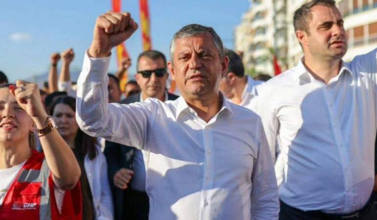 Özgür Özel’in işaret ettiği süreçte kritik adım: ‘Yeni Parti’ adı için resmi başvuru yapıldı
