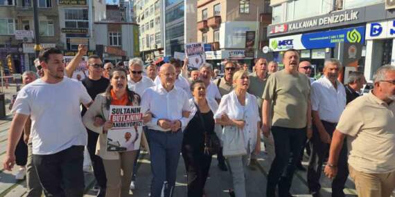 Görevden alınmıştı: CHP Samsun yönetimi il binasını boşalttı