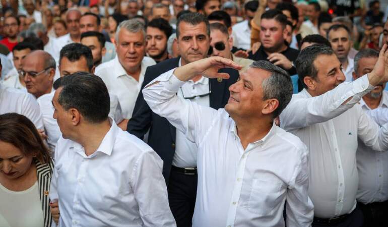 Yeni Parti’nin ismi, programı ve yol haritası belli oldu: En az 90 milletvekili katılıyor