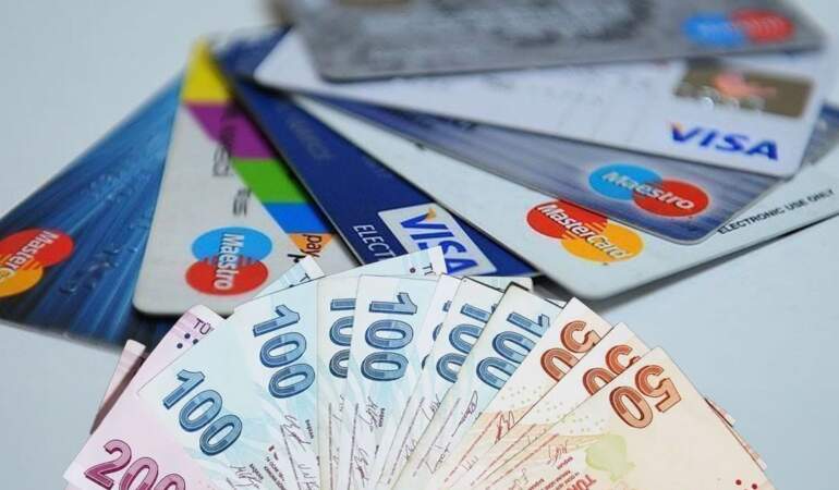 Vatandaşın tek çaresi kredi kartları: Kartlı ödemeler 2,8 trilyon lirayı aştı