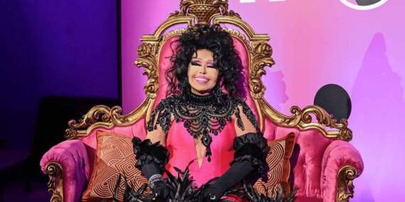 3 yıllık ikna süreci mutlu sonla bitti: Diva Bülent Ersoy’un hayatı film oluyor!