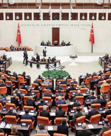 TBMM’de emekli maaşı düzenlemesi: Kanun teklifinin ilk 7 maddesi kabul edildi