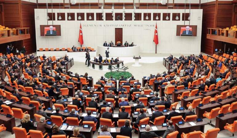 TBMM’de emekli maaşı düzenlemesi: Kanun teklifinin ilk 7 maddesi kabul edildi