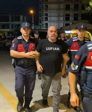 Yönetmen Ezel Akay gözaltında: Evinde kenevir ve kubar esrar bulundu