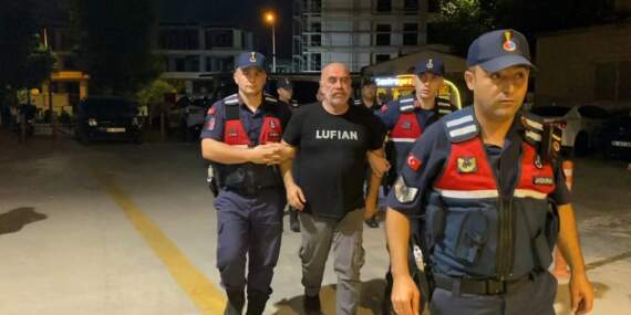 Yönetmen Ezel Akay gözaltında: Evinde kenevir ve kubar esrar bulundu