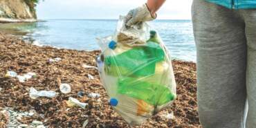Her gün 2 bin kamyon dolusu plastik mavi sulara karışıyor