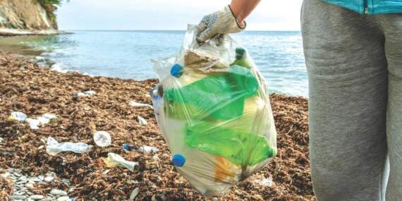 Her gün 2 bin kamyon dolusu plastik mavi sulara karışıyor