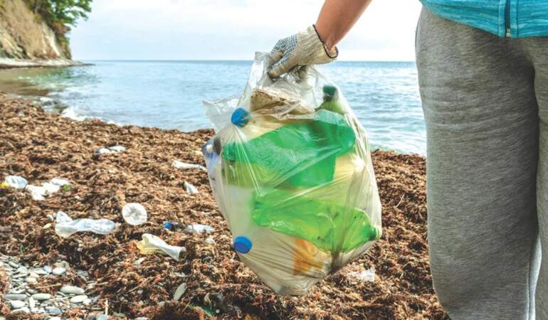 Her gün 2 bin kamyon dolusu plastik mavi sulara karışıyor