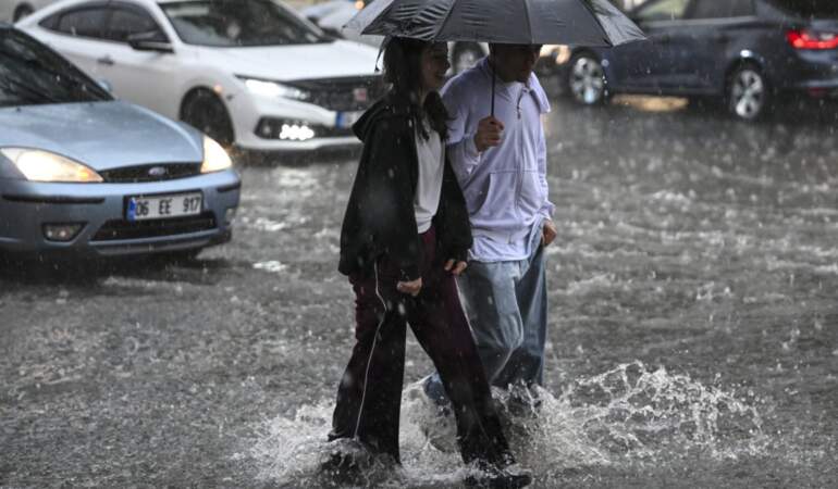 Cumartesiye dikkat: Sıcaklıklar 10 derece düşecek! Temmuzda kış havası geliyor