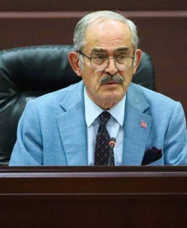 Yılmaz Büyükerşen, CHP’den istifa etti