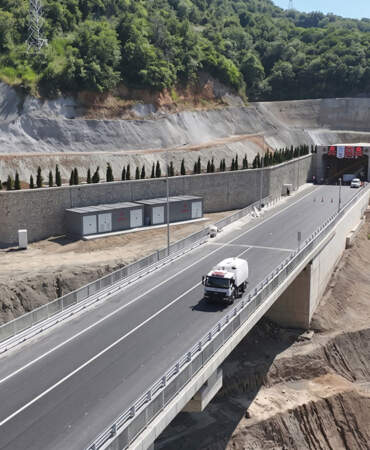 Saatlerce süren virajlı yollar tarih oldu: Seyahat süresi 30 dakikaya düşüyor