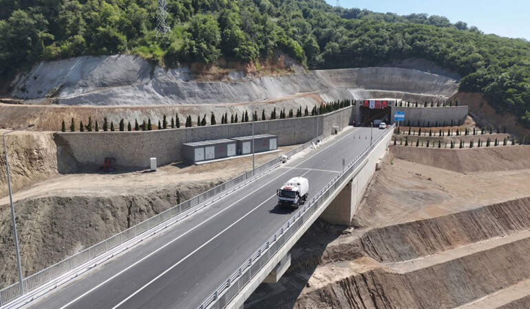 Saatlerce süren virajlı yollar tarih oldu: Seyahat süresi 30 dakikaya düşüyor