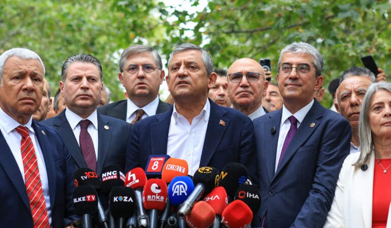 Yeni Parti için ilk konuşmayı Hacı Bayram Veli Camii’nde yaptı: Yolumuz iktidar yoludur