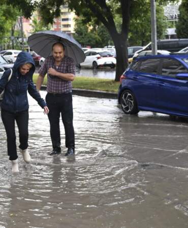 Meteoroloji’den 35 il için “sarı” ve “turuncu” alarm: Yağış miktarı 100 kilograma kadar ulaşabilir