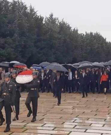 Özgür Özel, Anıtkabir’e yürüdü
