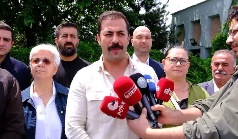 Eskişehir’deki 14 ilçe başkanı Yeni Parti’ye geçiyor