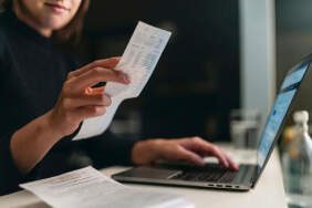 Taahhüdü bitmeden iptal ettiği için ödediği cayma bedelini söke söke geri aldı