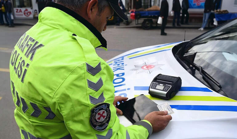 Saniyeler içinde ehliyetinizden olabilirsiniz: Trafikte sıfır tolerans dönemi başlıyor