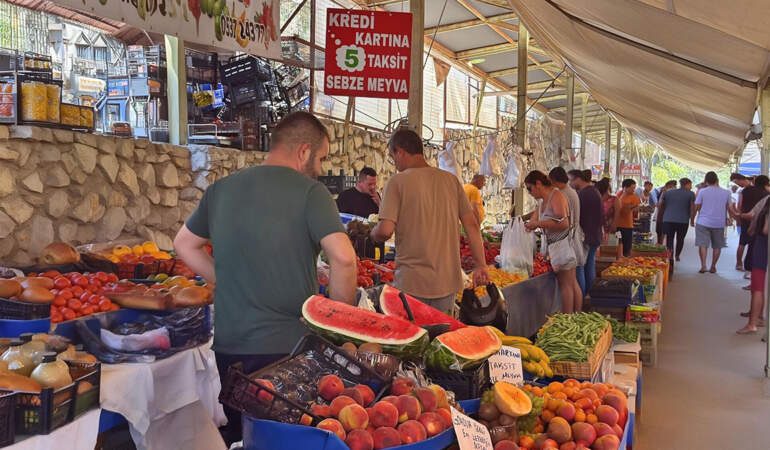 Pazarda bunu da gördük: Sebze ve meyvede kredi kartına 5 taksit dönemi