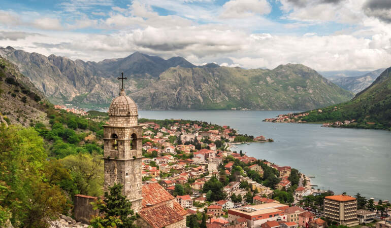 Tarih belli oldu: Vizesiz gidilen Balkan ülkesi, Türklere vize getirdi
