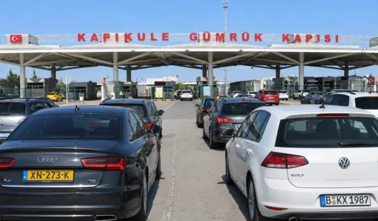 Yabancı plakalı araçlar için yeni düzenleme: Borcunu ödemeyen sınırdan geçemeyecek