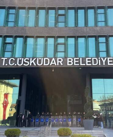 Üsküdar Belediyesi’ne operasyon: Başkan Sinem Dedetaş gözaltında
