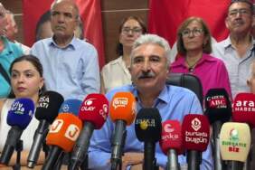 Bursa’da 17 ilçe yönetimi toplu istifa edip Yeni Parti’ye geçti