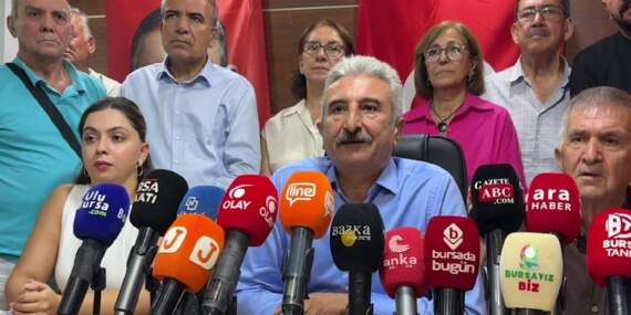 Bursa’da 17 ilçe yönetimi toplu istifa edip Yeni Parti’ye geçti