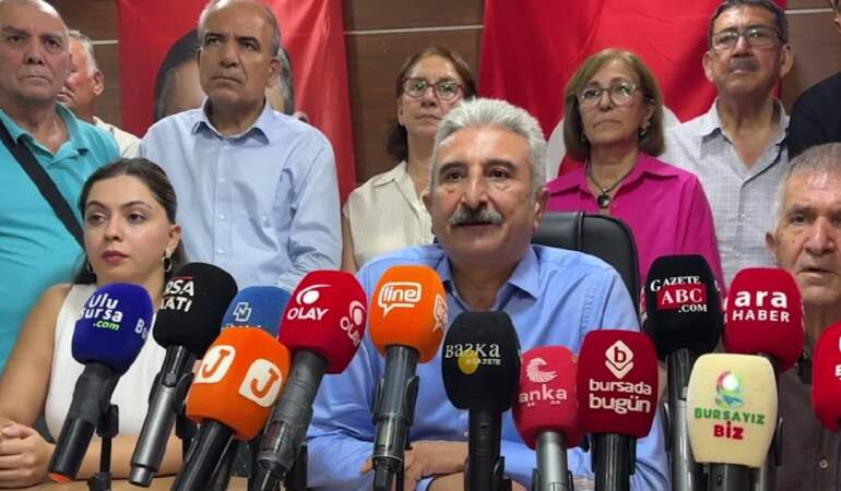 Bursa’da 17 ilçe yönetimi toplu istifa edip Yeni Parti’ye geçti