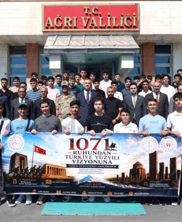 Öğrenci Kafilesi Uğurlandı