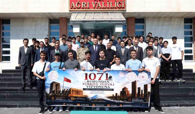 Öğrenci Kafilesi Uğurlandı
