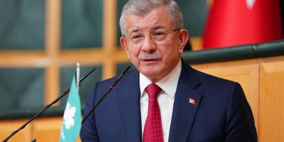 Ahmet Davutoğlu Siyasetten Çekildi: Gelecek Partisi Feshedildi