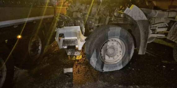 Sincan’da Hafriyat Kamyonu Tıra Çarptı