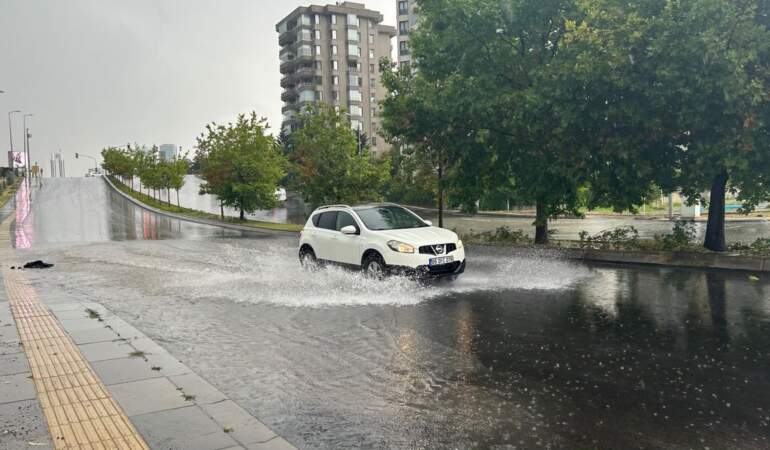 Ankara’da Sağanak Yağış