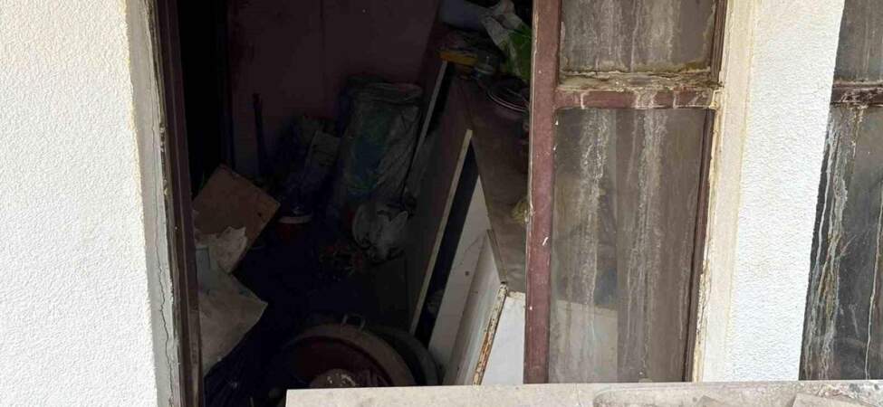 Ankara’da yaşlı çifte ait evden kamyon dolusu çöp çıkartıldı