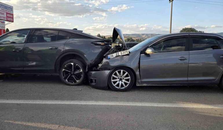 Elmadağ’da Zincirleme Kaza: 5 Yaralı