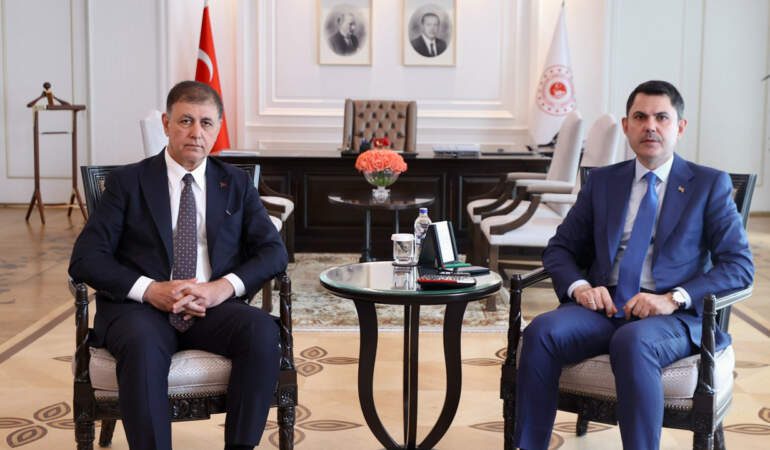 Ankara’da Kritik İzmir Zirvesi: Bakan Kurum, Cemil Tugay’ı Kabul Etti!